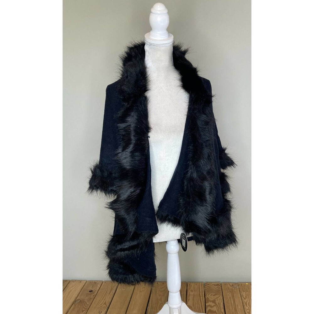 NWT Zlyc Women’s Black Fur Lined Cape Jacket Size Small